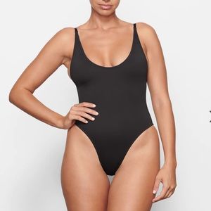 COPY - COPY - SKIMS SWIM SCOOP NECK ONE PIECE. 🖤